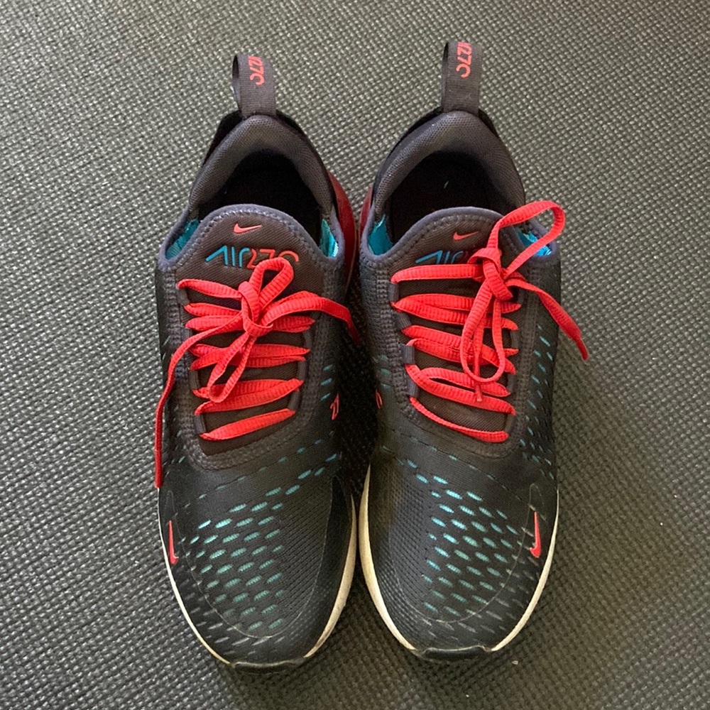 NIKE Air Max 270